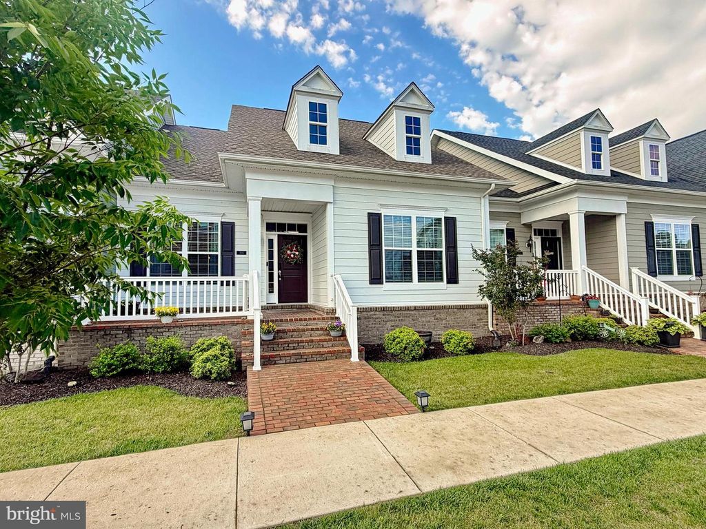Image 4 of property listing at 306 BUCKEYE CIR, La Plata, MD 20646