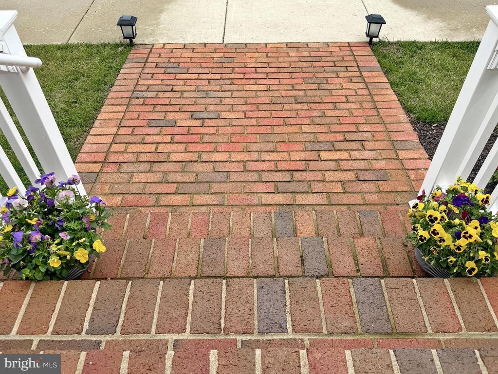 Image 63 of property listing at 306 BUCKEYE CIR, La Plata, MD 20646