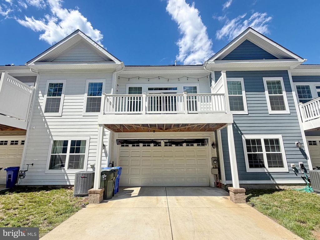 Image 75 of property listing at 306 BUCKEYE CIR, La Plata, MD 20646