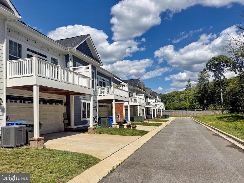 Image 77 of property listing at 306 BUCKEYE CIR, La Plata, MD 20646