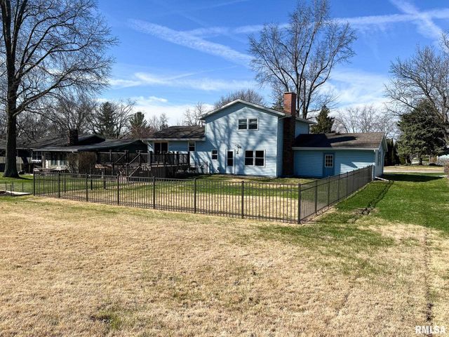 7200 N MANNING Drive, Peoria, IL 61614