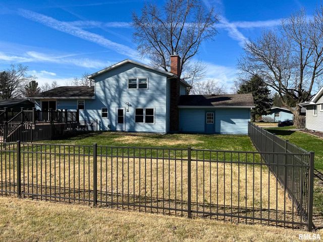 7200 N MANNING Drive, Peoria, IL 61614