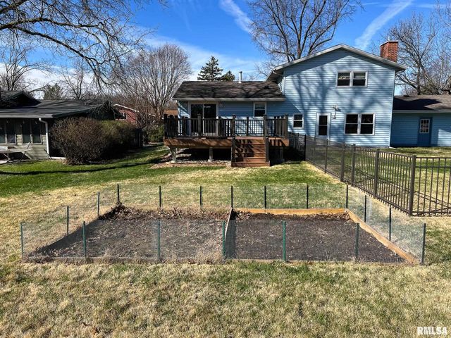 7200 N MANNING Drive, Peoria, IL 61614