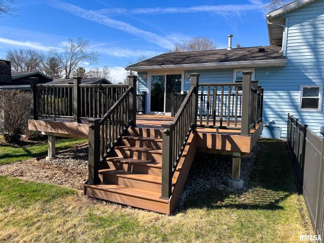 7200 N MANNING Drive, Peoria, IL 61614