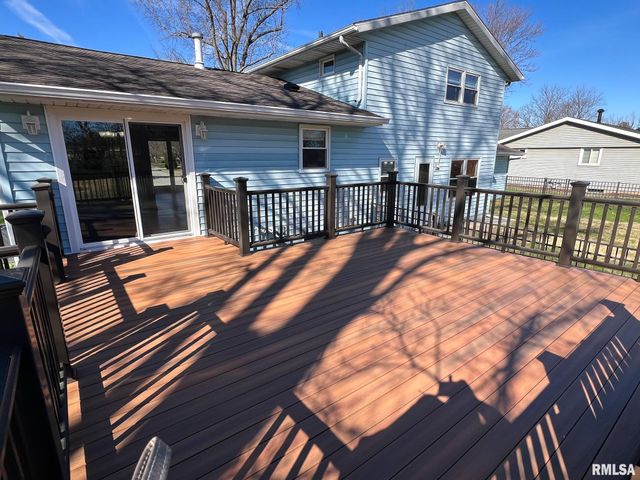 7200 N MANNING Drive, Peoria, IL 61614