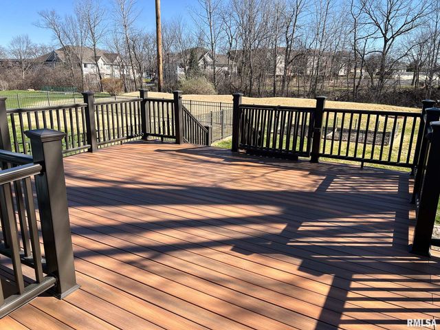 7200 N MANNING Drive, Peoria, IL 61614