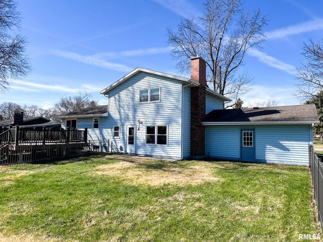 7200 N MANNING Drive, Peoria, IL 61614