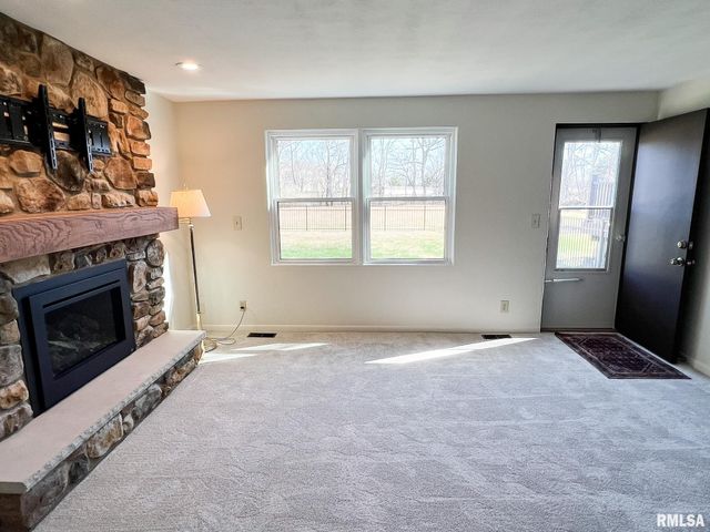 7200 N MANNING Drive, Peoria, IL 61614