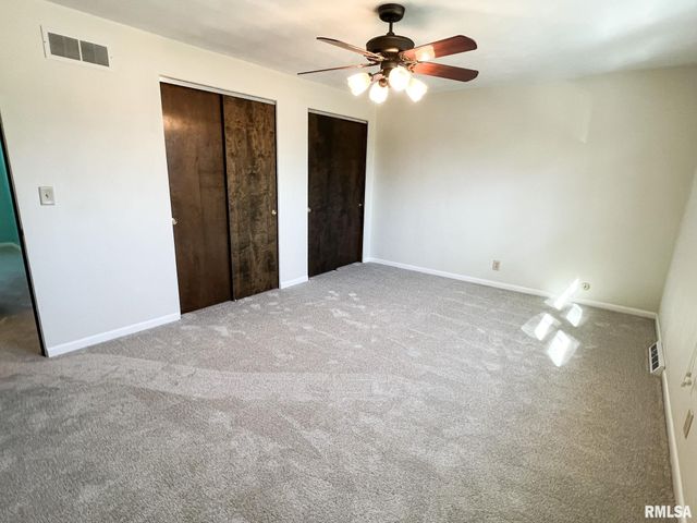 7200 N MANNING Drive, Peoria, IL 61614