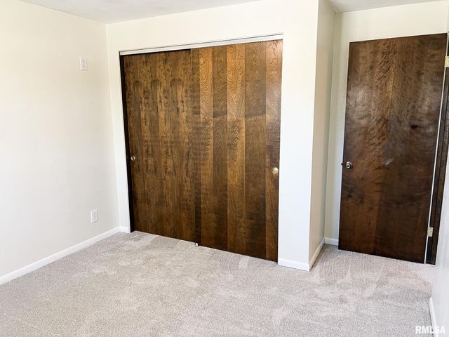 7200 N MANNING Drive, Peoria, IL 61614