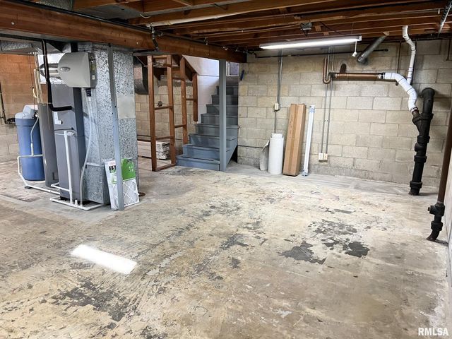 7200 N MANNING Drive, Peoria, IL 61614