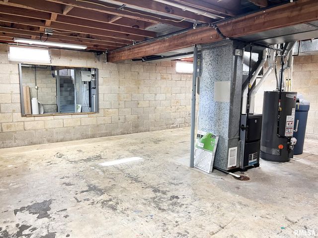 7200 N MANNING Drive, Peoria, IL 61614