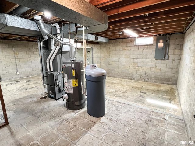 7200 N MANNING Drive, Peoria, IL 61614