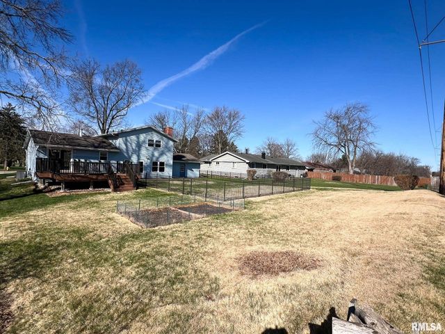 7200 N MANNING Drive, Peoria, IL 61614