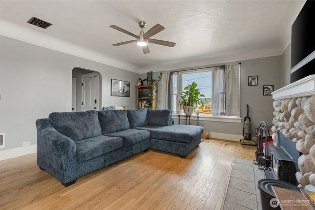 403 2nd Avenue NE, Napavine, WA 98565