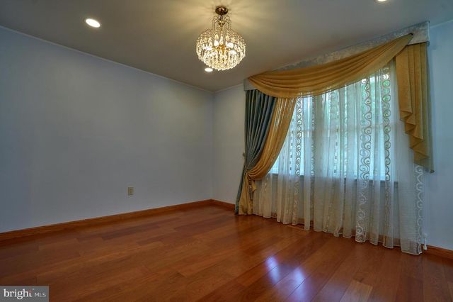 905 PEBBLE LN, Southampton, PA 18966