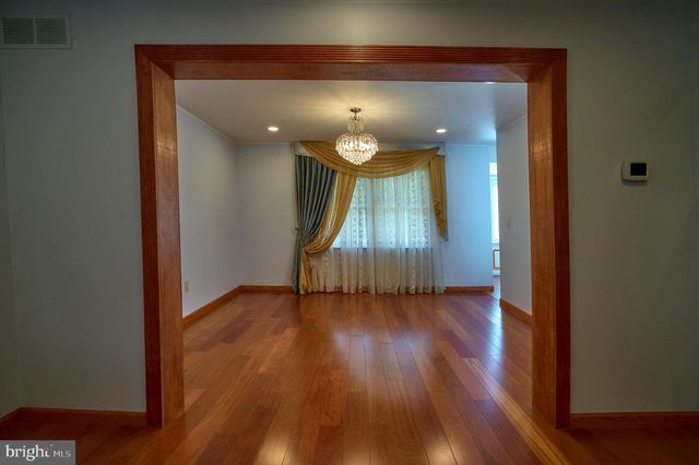 905 PEBBLE LN, Southampton, PA 18966