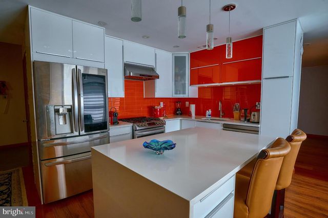 905 PEBBLE LN, Southampton, PA 18966