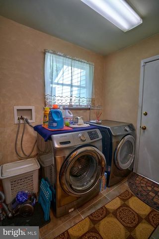 905 PEBBLE LN, Southampton, PA 18966