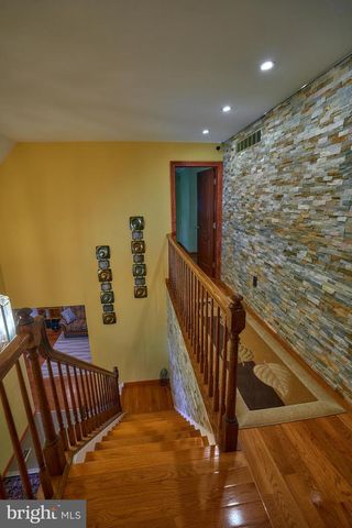 905 PEBBLE LN, Southampton, PA 18966