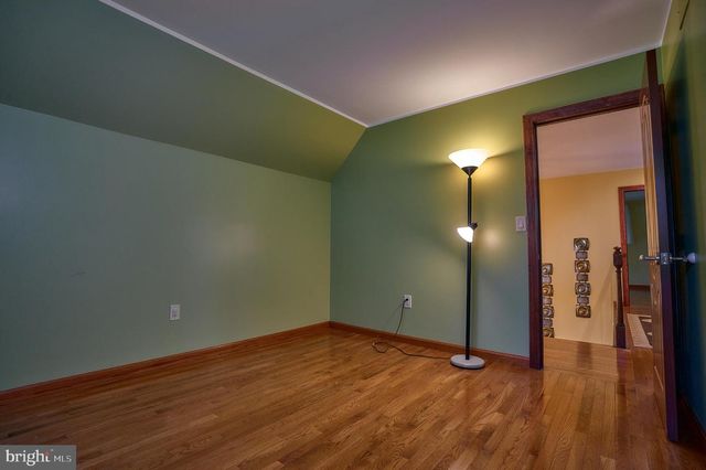 905 PEBBLE LN, Southampton, PA 18966