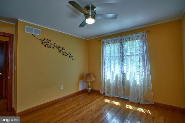 905 PEBBLE LN, Southampton, PA 18966