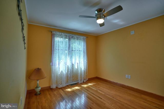 905 PEBBLE LN, Southampton, PA 18966