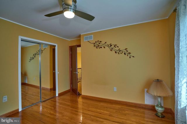 905 PEBBLE LN, Southampton, PA 18966