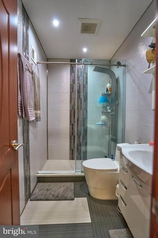 905 PEBBLE LN, Southampton, PA 18966