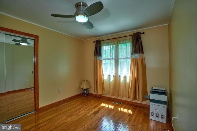 905 PEBBLE LN, Southampton, PA 18966