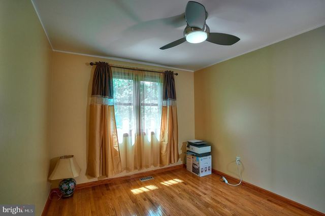 905 PEBBLE LN, Southampton, PA 18966