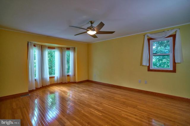 905 PEBBLE LN, Southampton, PA 18966