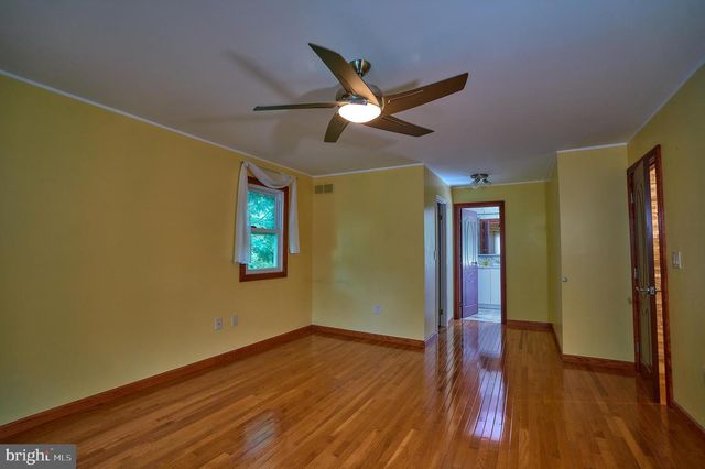 905 PEBBLE LN, Southampton, PA 18966