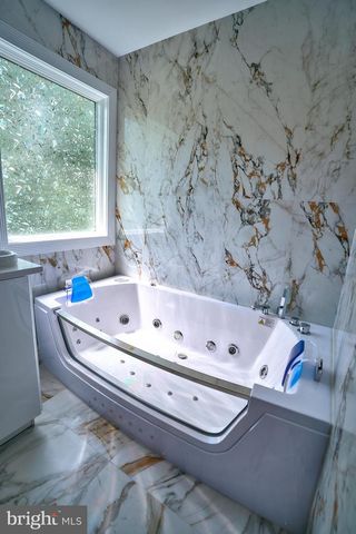 905 PEBBLE LN, Southampton, PA 18966