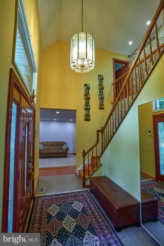 905 PEBBLE LN, Southampton, PA 18966