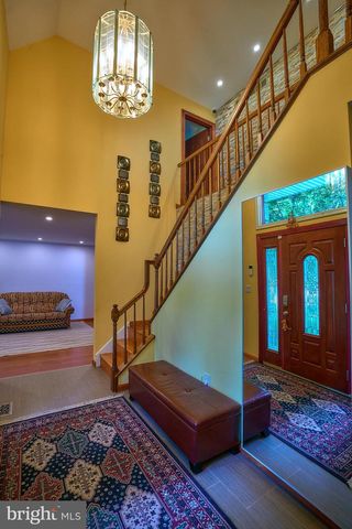 905 PEBBLE LN, Southampton, PA 18966