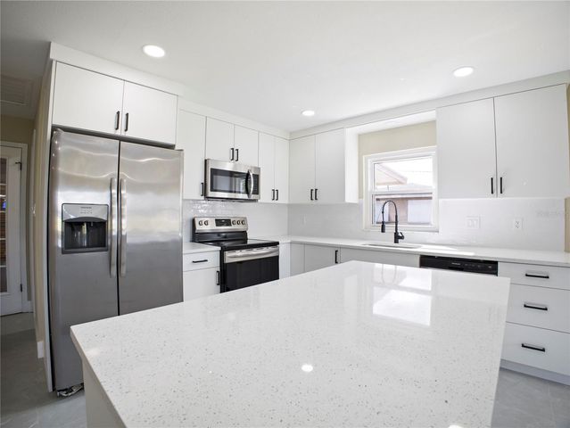 196 W LAKE DAMON DRIVE, Avon Park, FL 33825