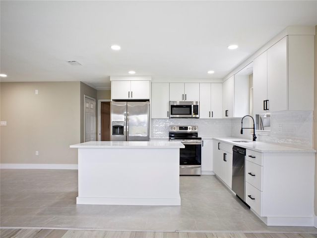 196 W LAKE DAMON DRIVE, Avon Park, FL 33825