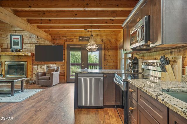 419 Matterhorn Drive, Gatlinburg, TN 37738
