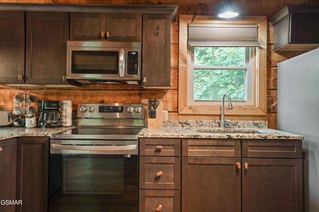 419 Matterhorn Drive, Gatlinburg, TN 37738