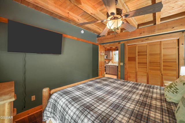 419 Matterhorn Drive, Gatlinburg, TN 37738