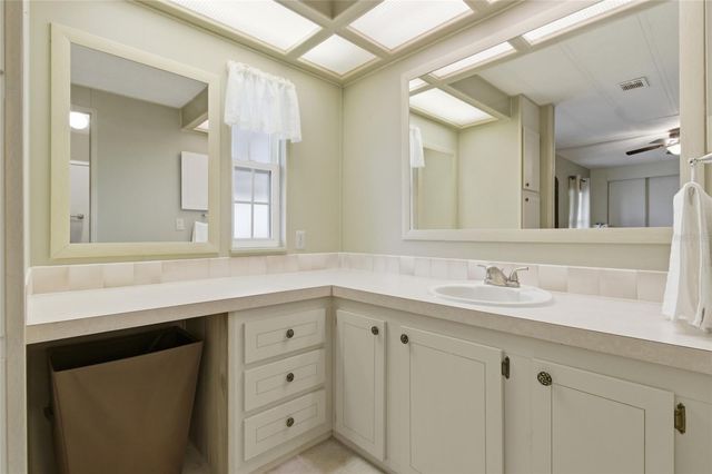 5533 REGAL WAY, Zephyrhills, FL 33541