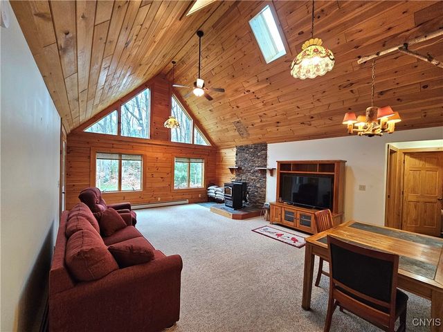 8 North Hillsborough Road, Amboy, NY 13316