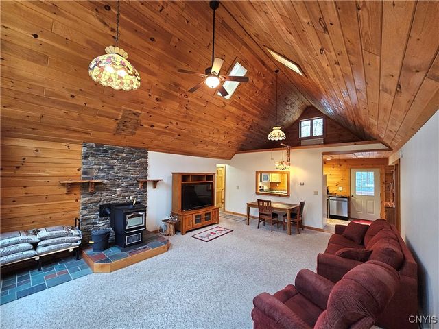 8 North Hillsborough Road, Amboy, NY 13316