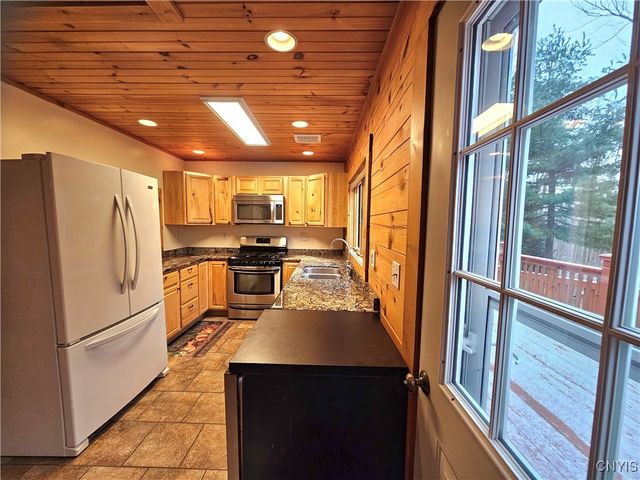 8 North Hillsborough Road, Amboy, NY 13316