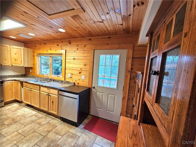 8 North Hillsborough Road, Amboy, NY 13316