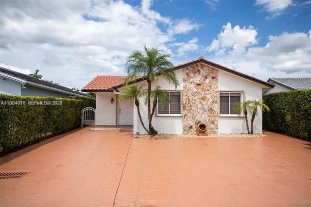 6811 SW 105th Ct, Miami, FL 33173