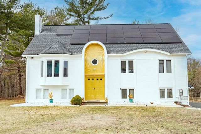 89 Lucas Dr, Stoughton, MA 02072