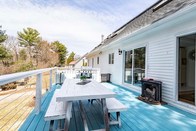 89 Lucas Dr, Stoughton, MA 02072