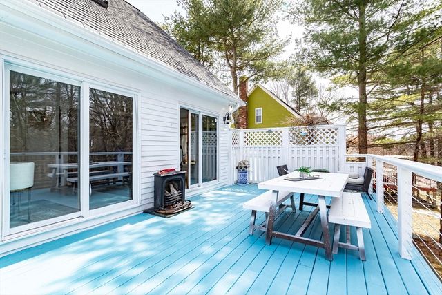 89 Lucas Dr, Stoughton, MA 02072